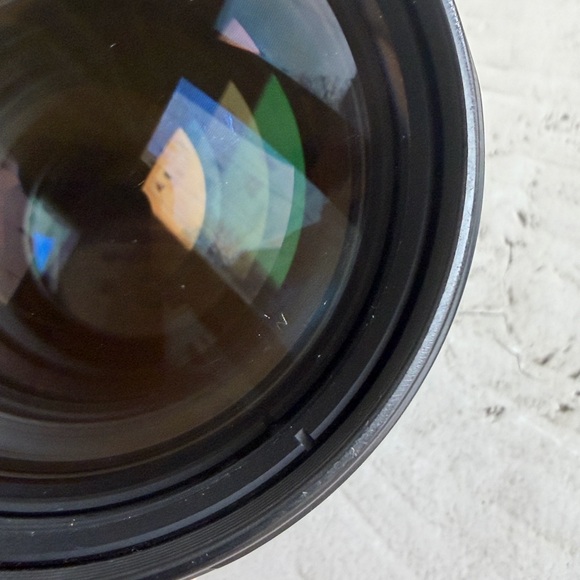 Canon Zoom Lens EF 135mm f/2.0 lens - Picture 8 of 15